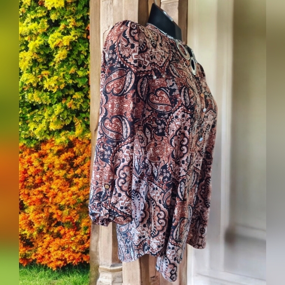 Cocomo Floral 3/4 Length Sleeves Flowy V-Neck Top - Picture 2 of 13